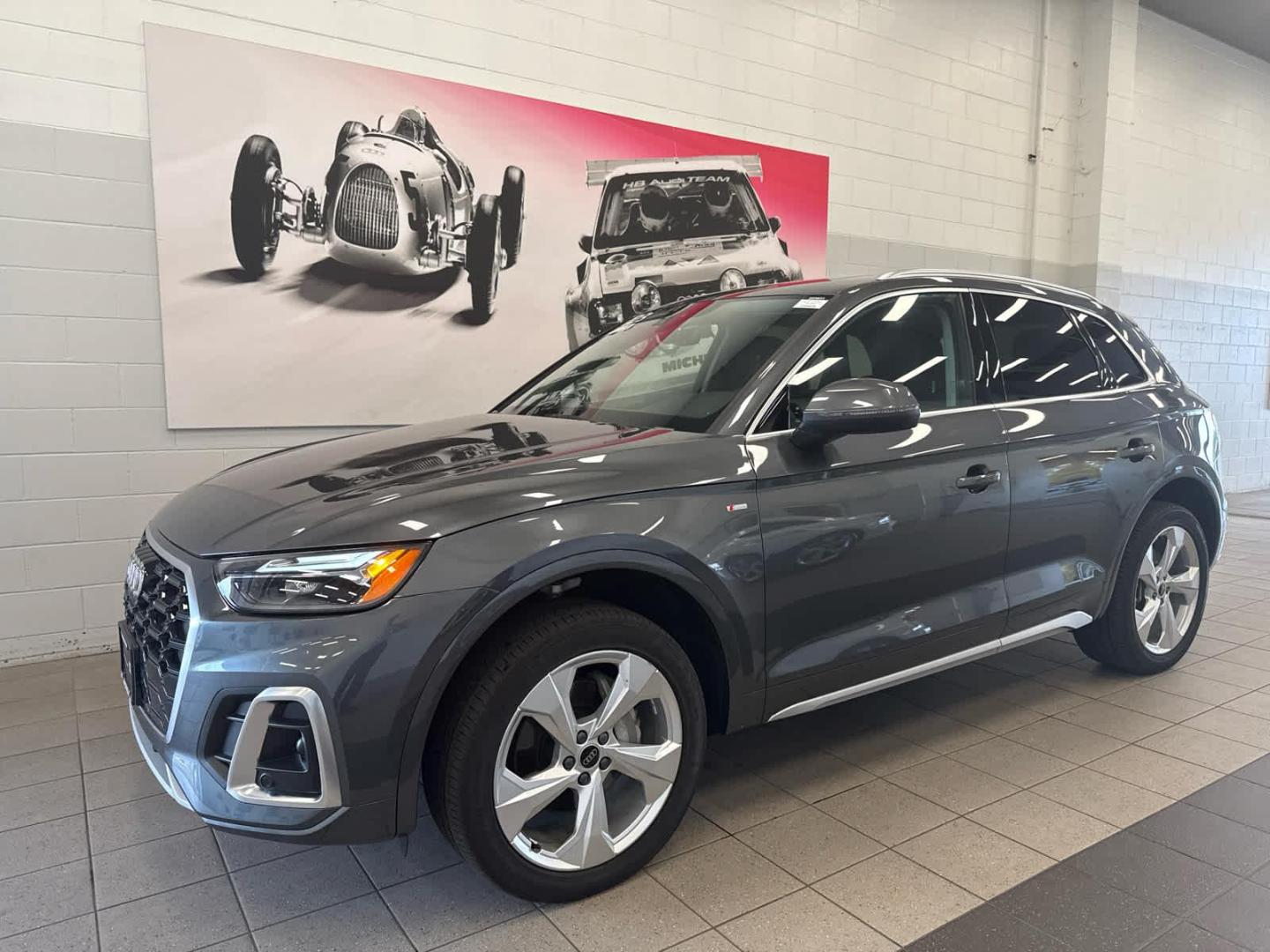 2023 Audi Q5 45 Premium Plus's photo