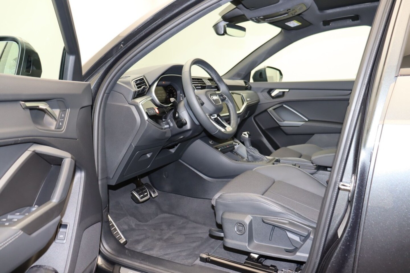 Bild über Audi Q3 S line 35 TFSI S tronic - für weitere Informationen kontaktieren Sie den Audi Partner