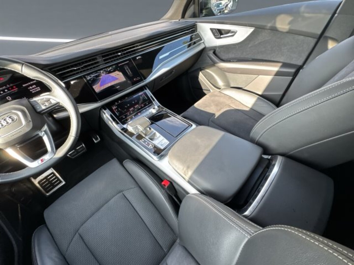 Bild über Audi SQ8 TFSI quattro tiptronic - für weitere Informationen kontaktieren Sie den Audi Partner