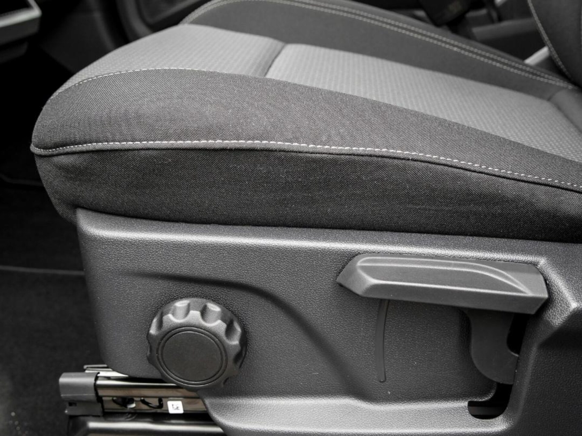 Volkswagen Caravelle langer Radstand Basis-Modell