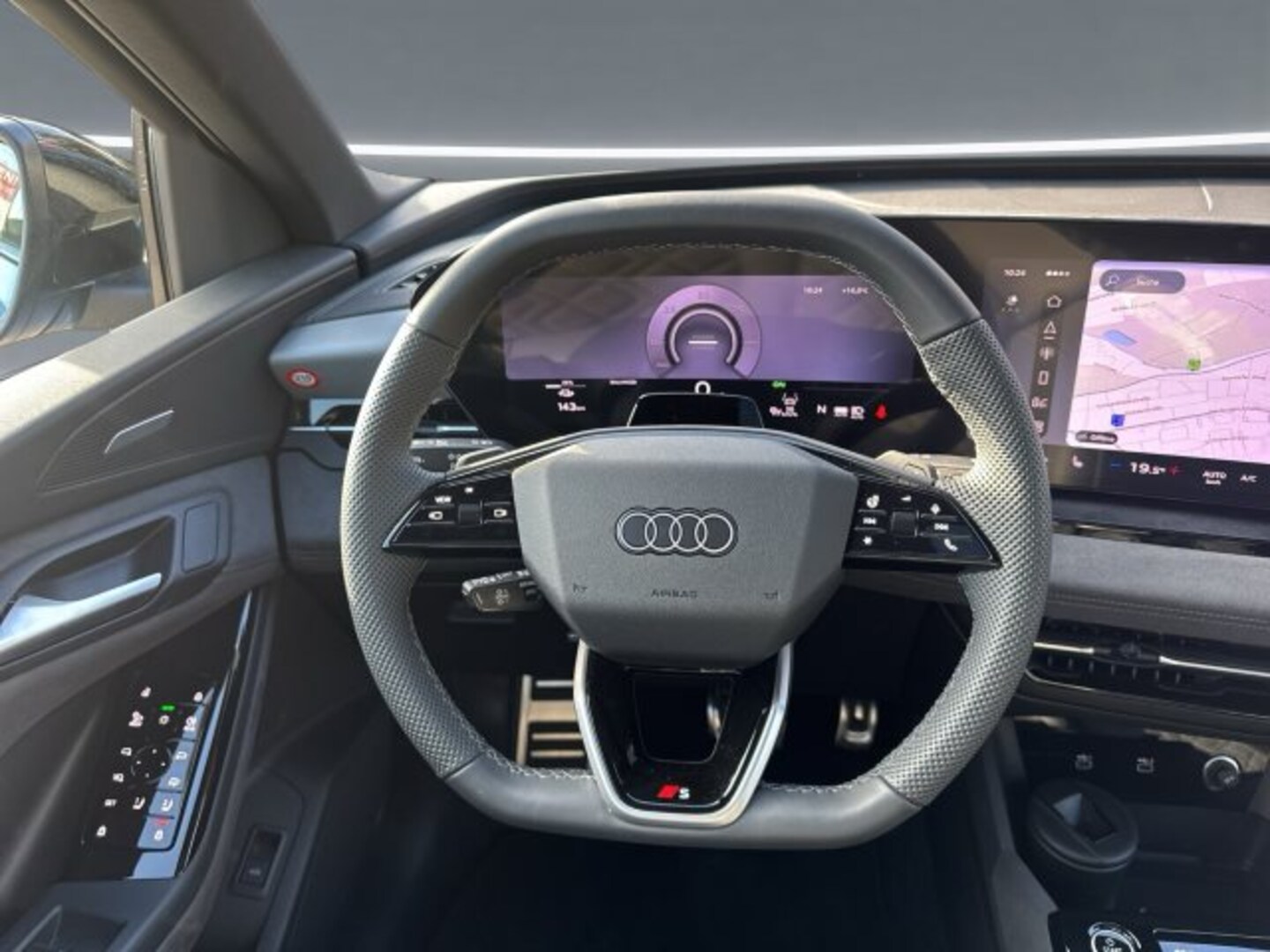 Bild über Audi Q6 SUV e-tron S line business e-tron quattro 315 kW - für weitere Informationen kontaktieren Sie den Audi Partner
