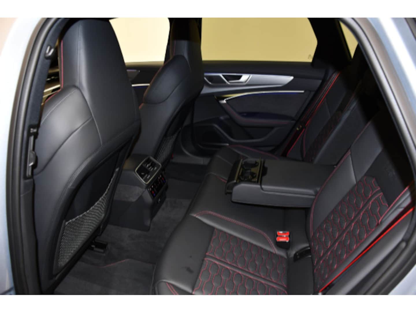 Bild über Audi RS 6 Avant TFSI quattro tiptronic - für weitere Informationen kontaktieren Sie den Audi Partner