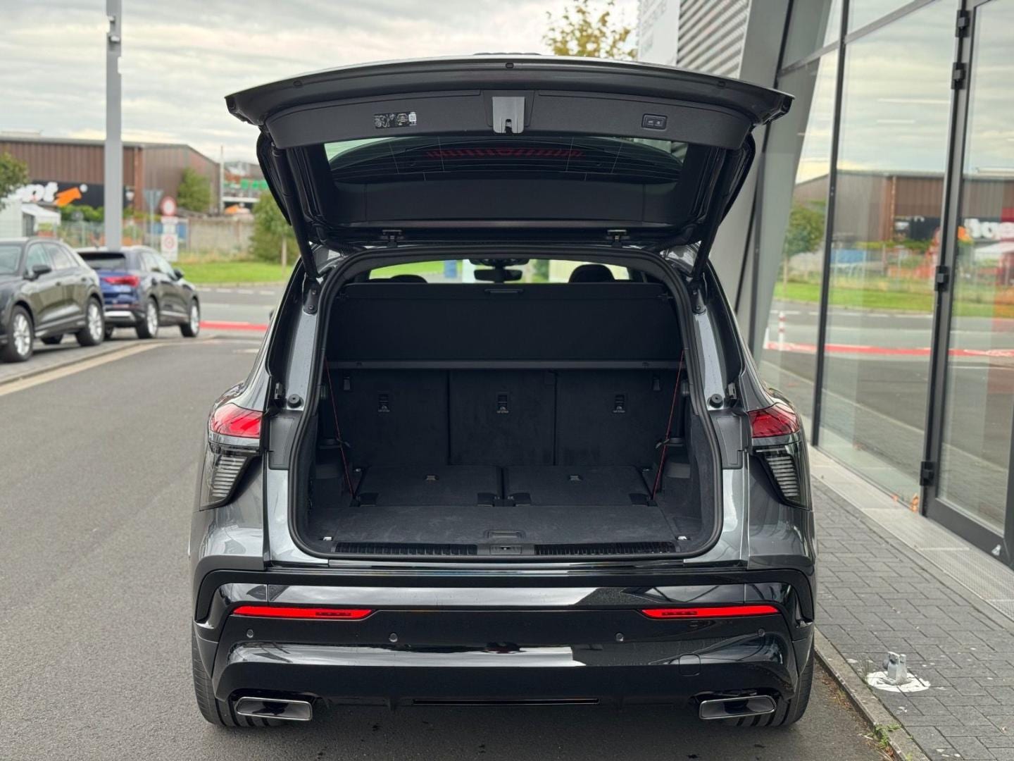 Bild über Audi Q7 SUV TDI quattro 220 kW tiptronic - für weitere Informationen kontaktieren Sie den Audi Partner
