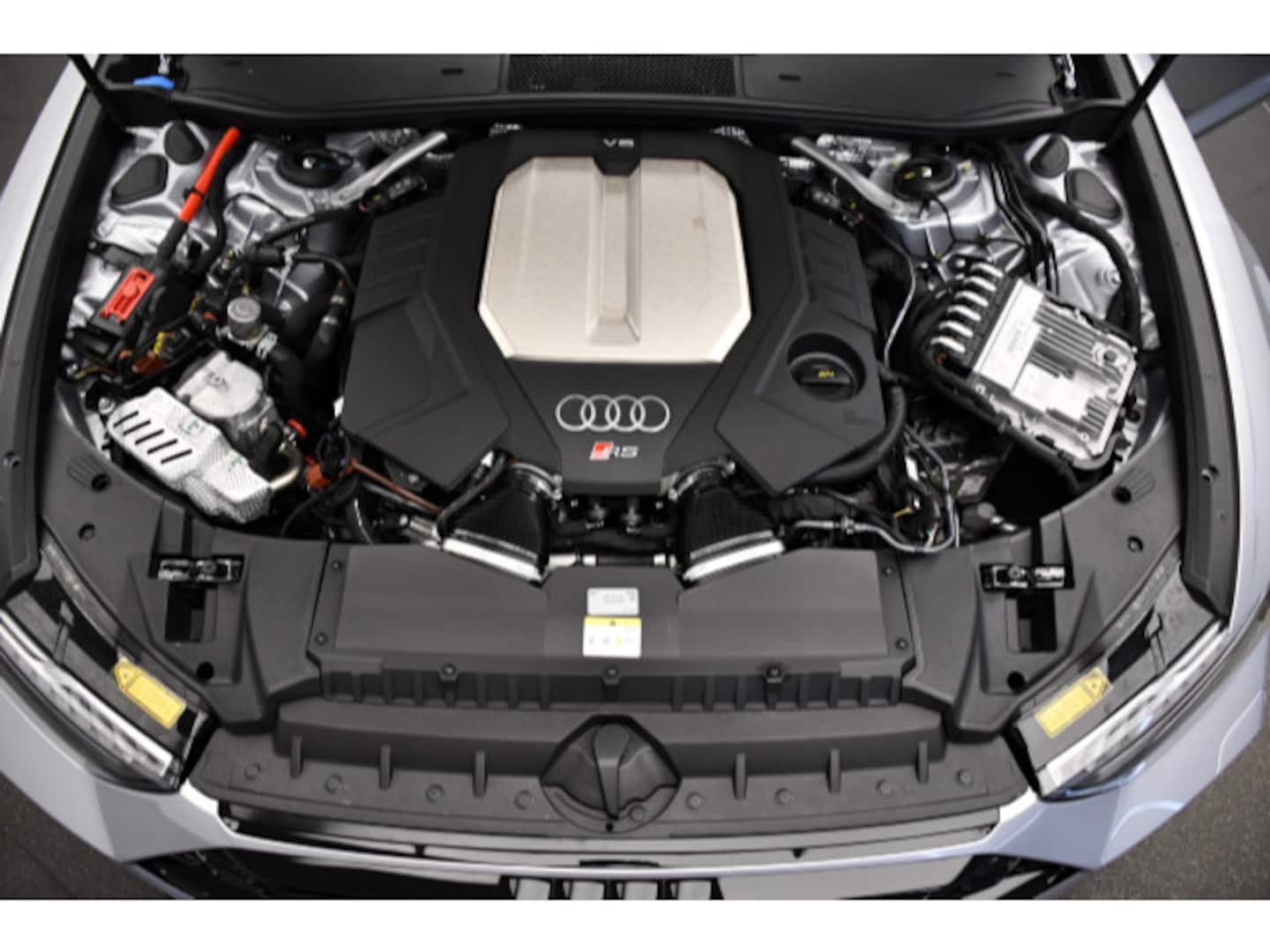 Bild über Audi RS 6 Avant TFSI quattro tiptronic - für weitere Informationen kontaktieren Sie den Audi Partner