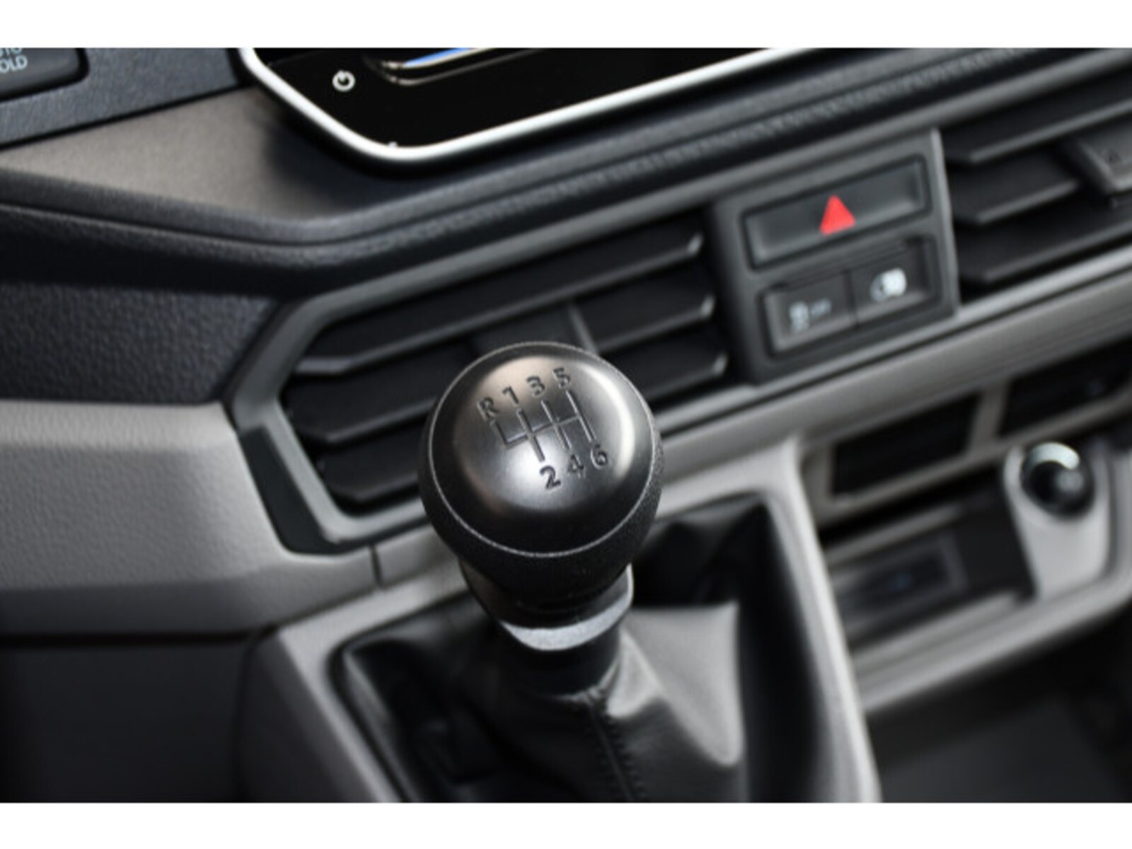 Volkswagen Crafter Kasten mittlerer Radstand – Bild 7