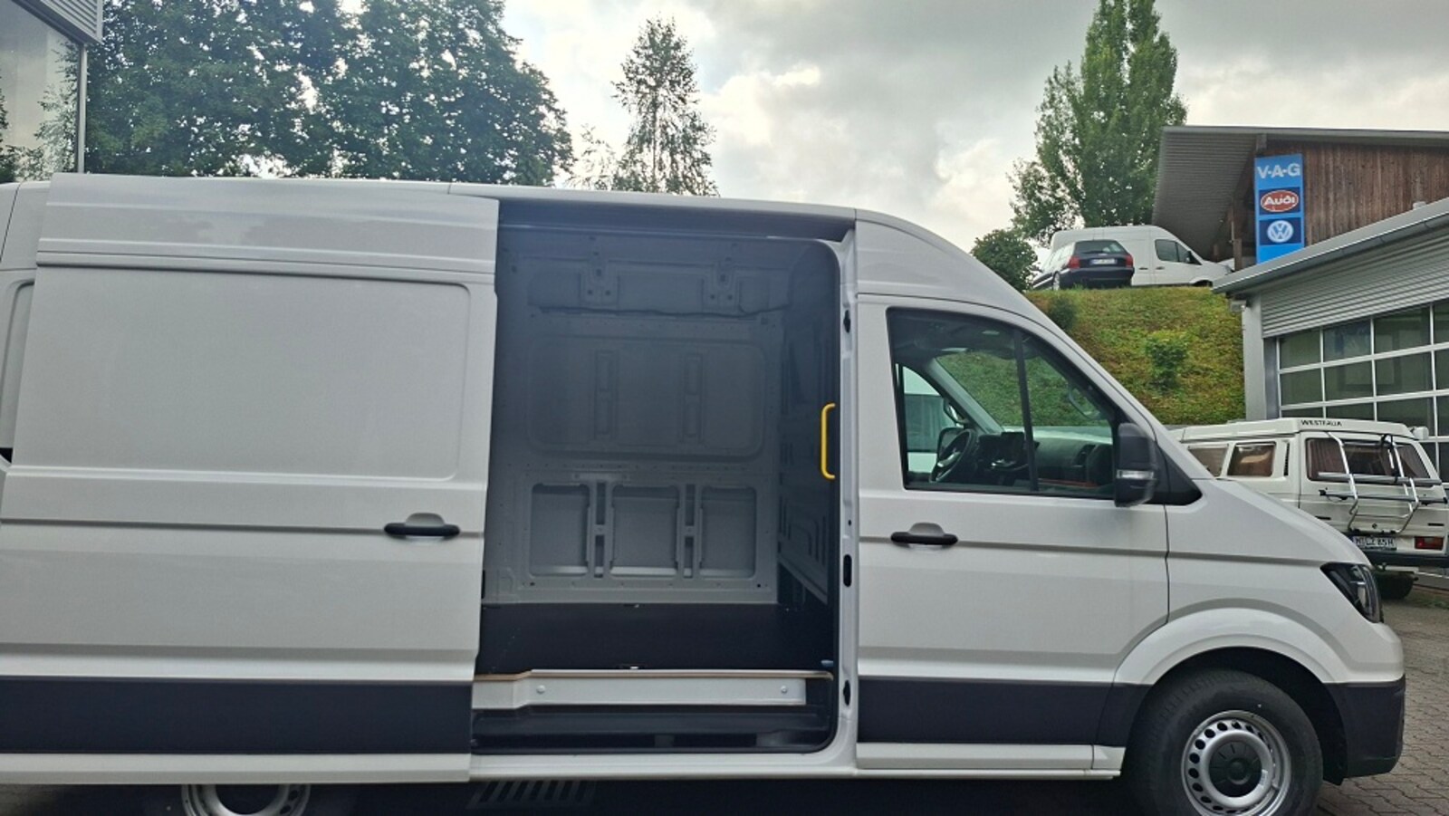 Volkswagen Crafter Kasten mittlerer Radstand – Bild 4