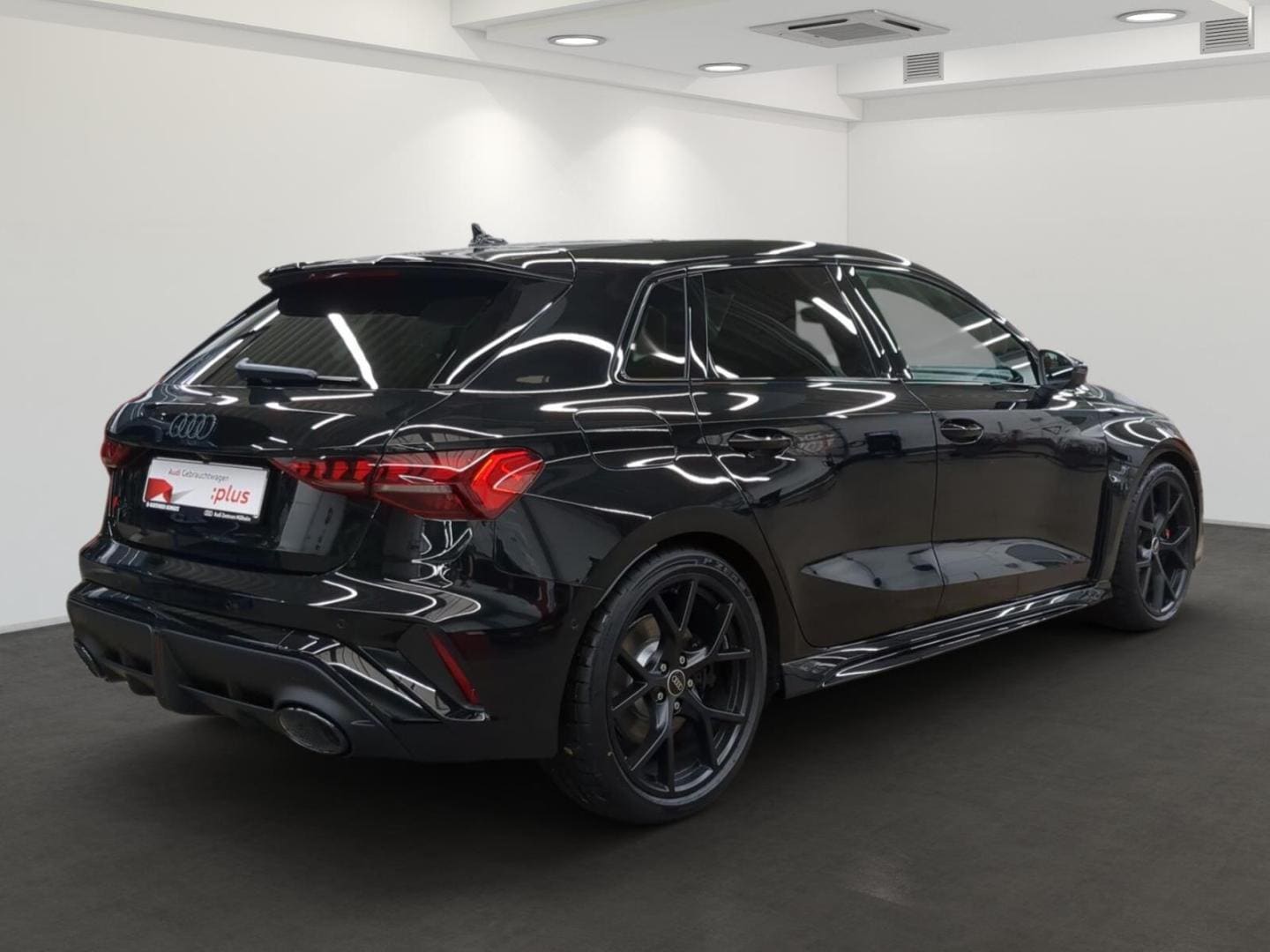 Bild über Audi RS 3 Sportback TFSI quattro 294 kW S tronic - für weitere Informationen kontaktieren Sie den Audi Partner