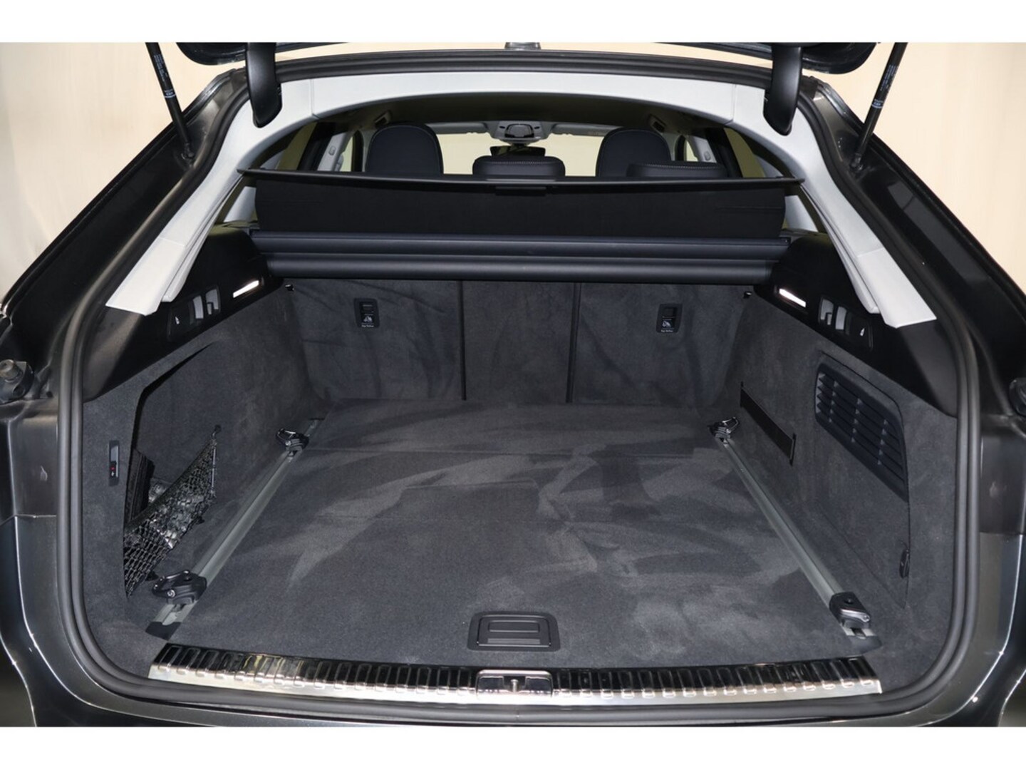 Bild über Audi S6 Avant TDI quattro tiptronic - für weitere Informationen kontaktieren Sie den Audi Partner