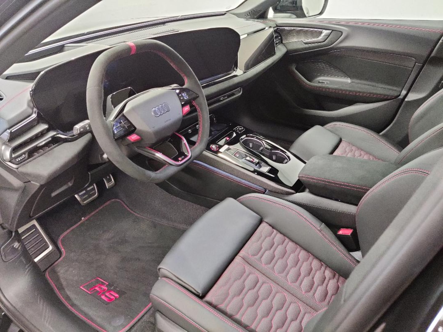 Bild über Audi RS 5 Limousine TFSI quattro 470 kW tiptronic - für weitere Informationen kontaktieren Sie den Audi Partner