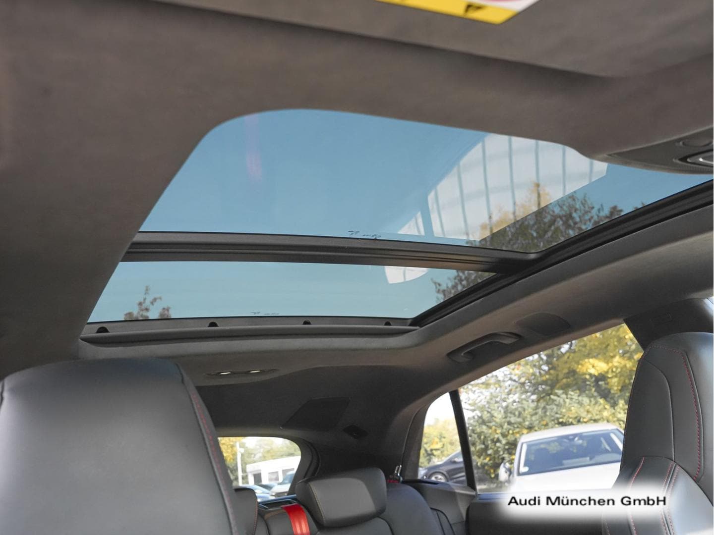 Bild über Audi SQ8 competition plus TFSI quattro tiptronic - für weitere Informationen kontaktieren Sie den Audi Partner