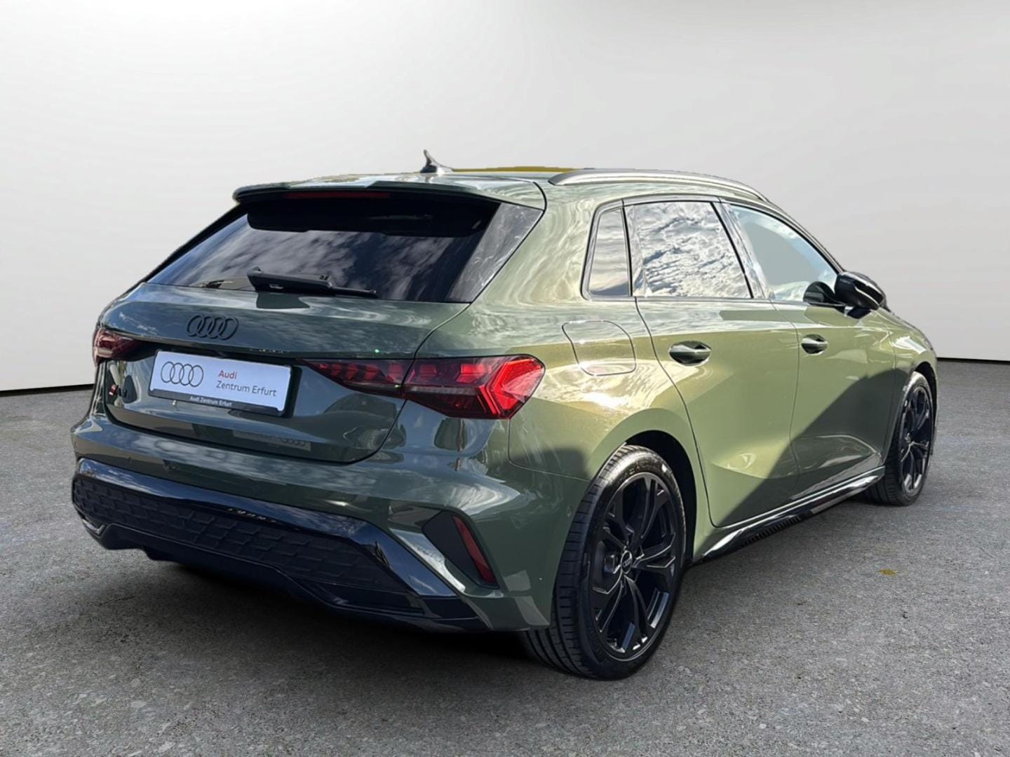 Bild über Audi A3 Sportback S line 35 TFSI S tronic - für weitere Informationen kontaktieren Sie den Audi Partner
