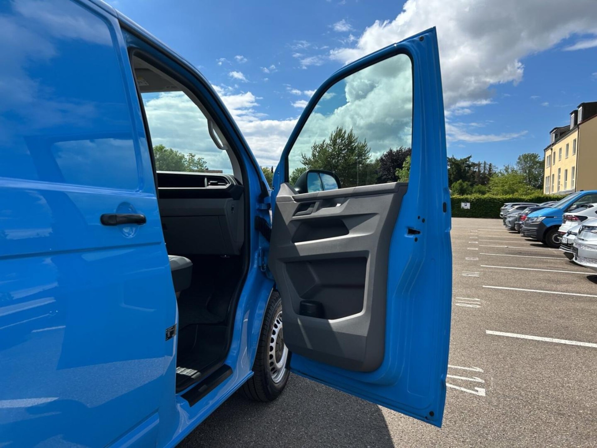 Volkswagen T6.1 Transporter Kasten langer Radstand