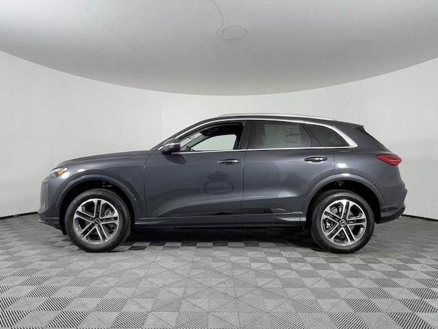 2025 Audi Q5 Premium - Photo 11