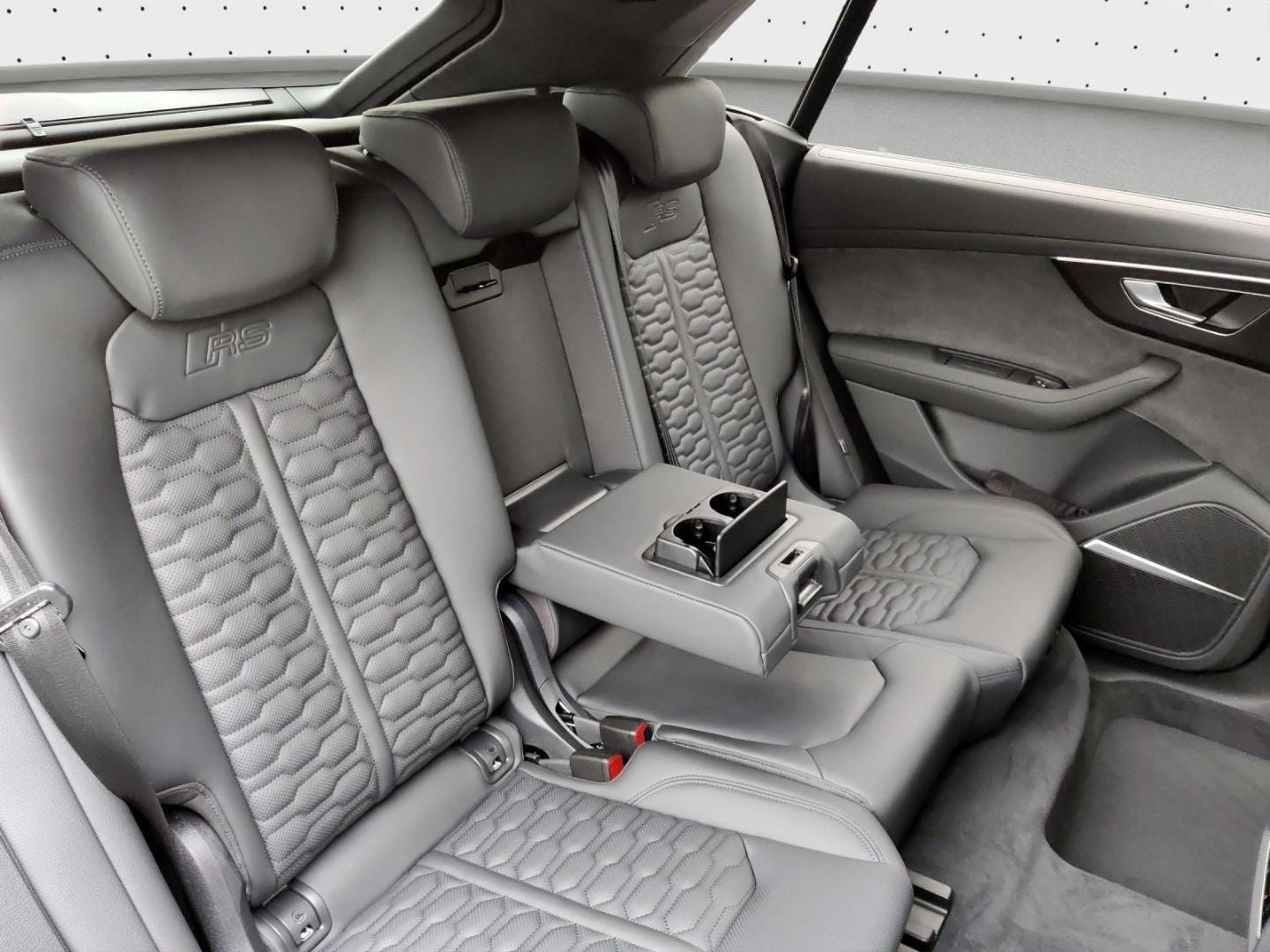 Bild über Audi RS Q8 SUV performance quattro tiptronic - für weitere Informationen kontaktieren Sie den Audi Partner
