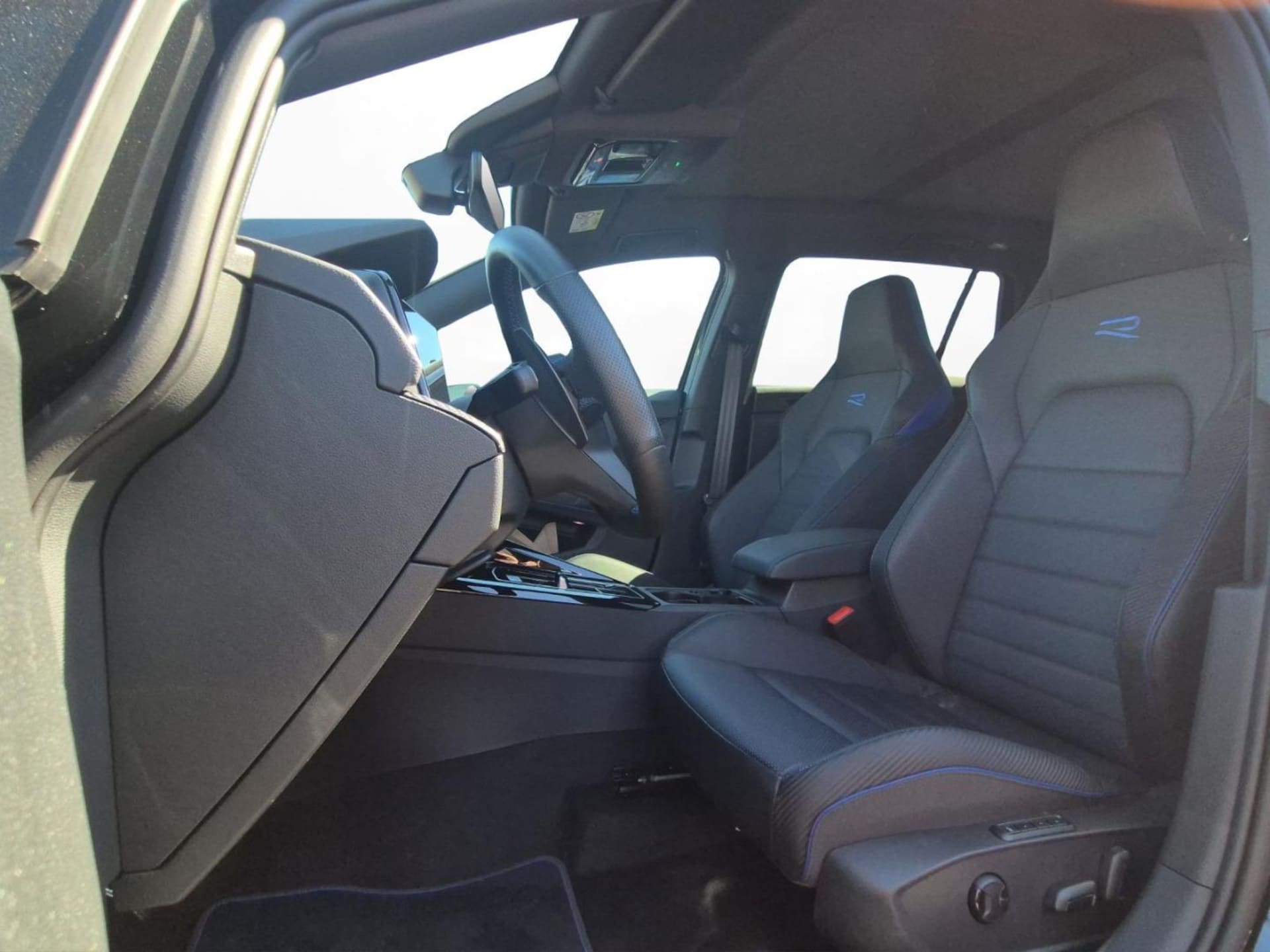 Volkswagen Golf Variant R