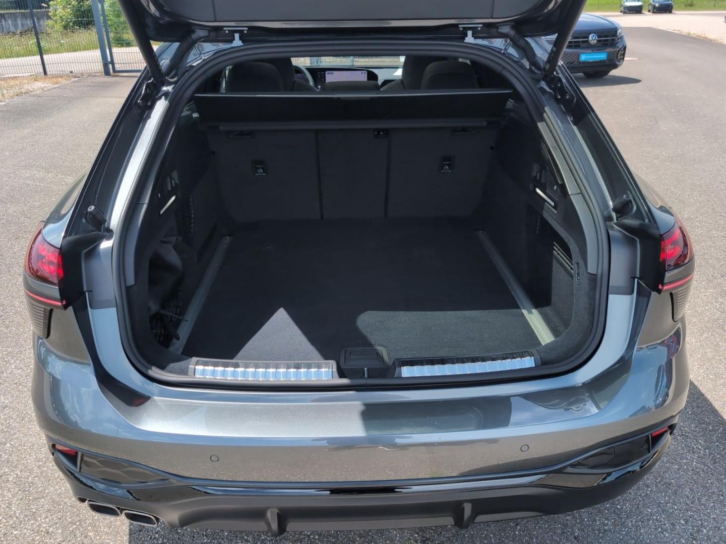 Bild über Audi A6 Avant TDI quattro 220 kW S tronic - für weitere Informationen kontaktieren Sie den Audi Partner