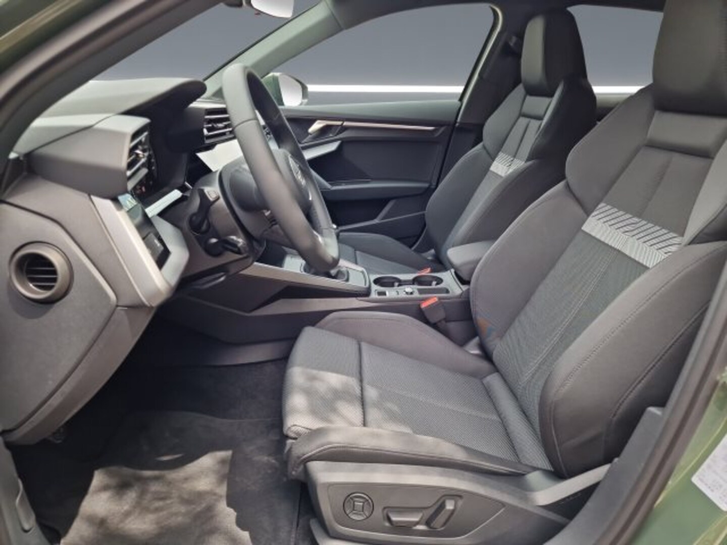 Bild über Audi A3 Sportback S line 30 TDI Schaltgetriebe - für weitere Informationen kontaktieren Sie den Audi Partner