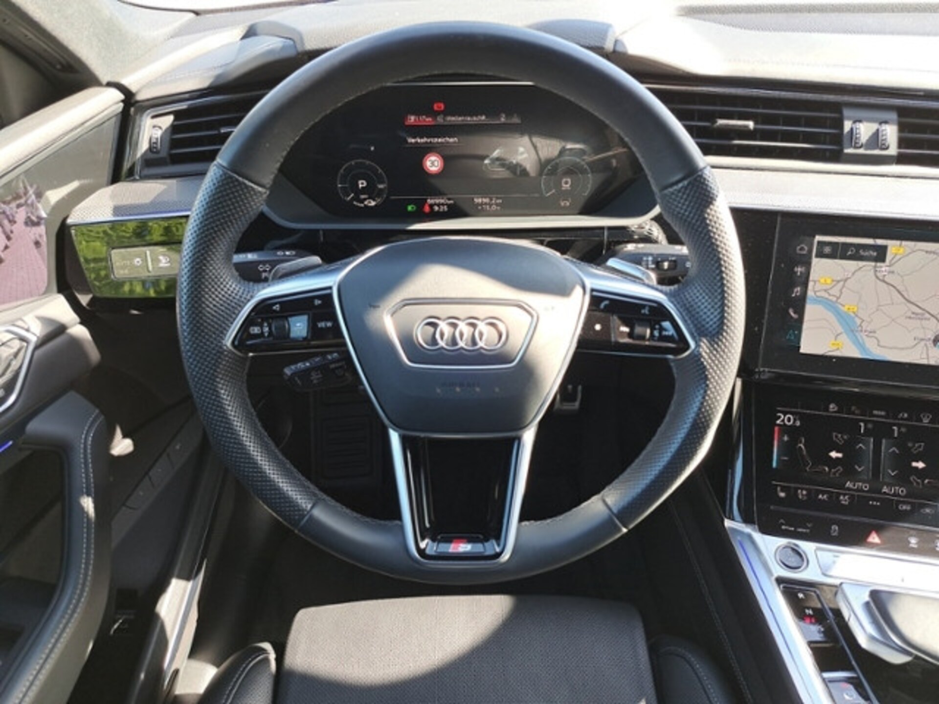 Audi Q8 e-tron S line