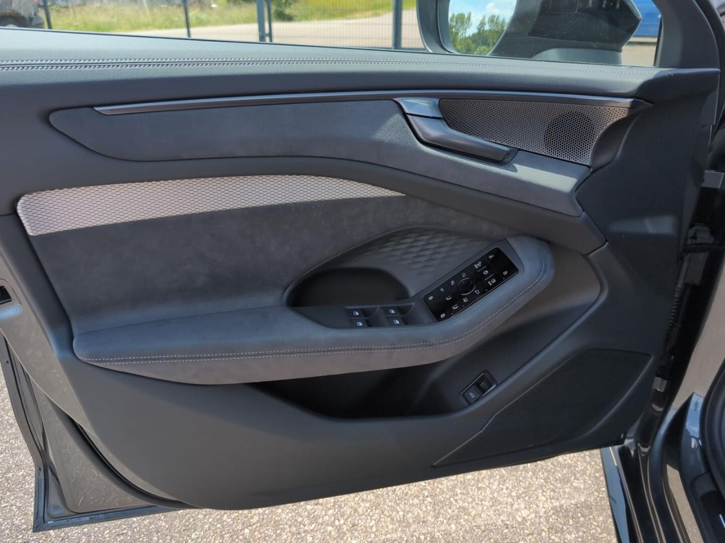 Bild über Audi A6 Avant TDI quattro 220 kW S tronic - für weitere Informationen kontaktieren Sie den Audi Partner