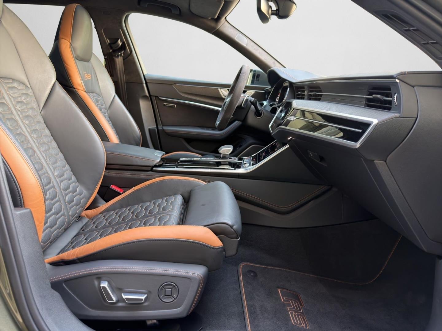 Bild über Audi RS 6 Avant performance quattro tiptronic - für weitere Informationen kontaktieren Sie den Audi Partner