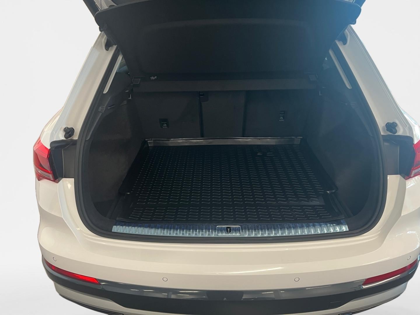 Bild som visar Audi Q3 Q3 35 TFSI Proline advanced 150 hk S tronic - för mer information kontakta din Audi Partner