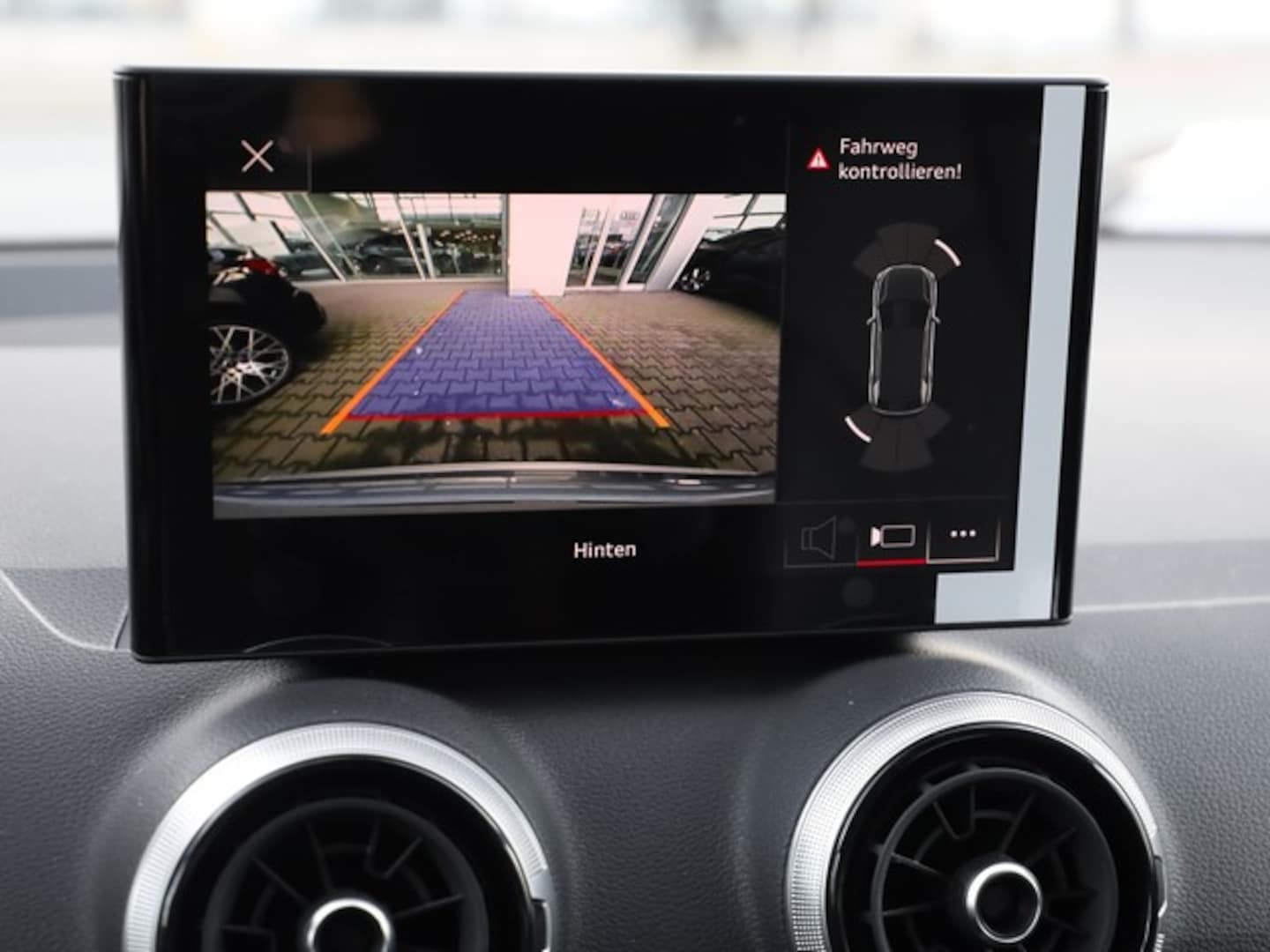 Bild über Audi Q2 S line 35 TFSI 110(150) kW(PS) S tronic - für weitere Informationen kontaktieren Sie den Audi Partner