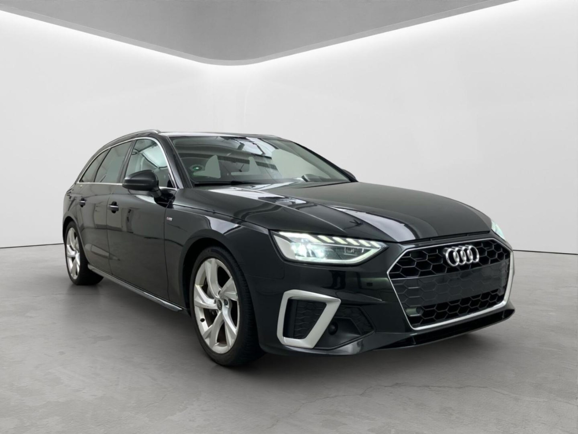 Audi A4 Avant S line