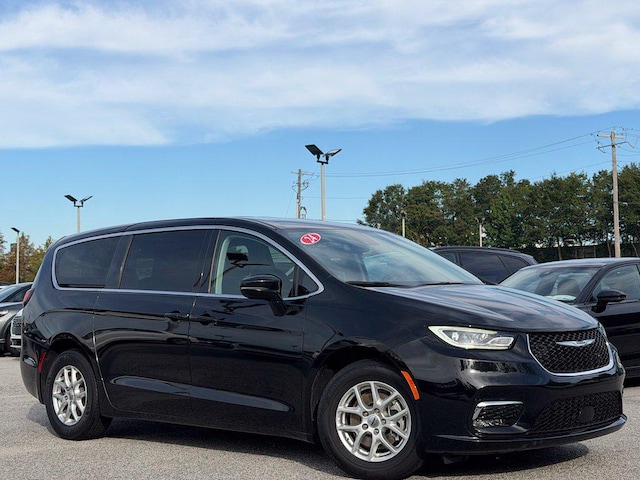 Photo of 2024 Chrysler Pacifica