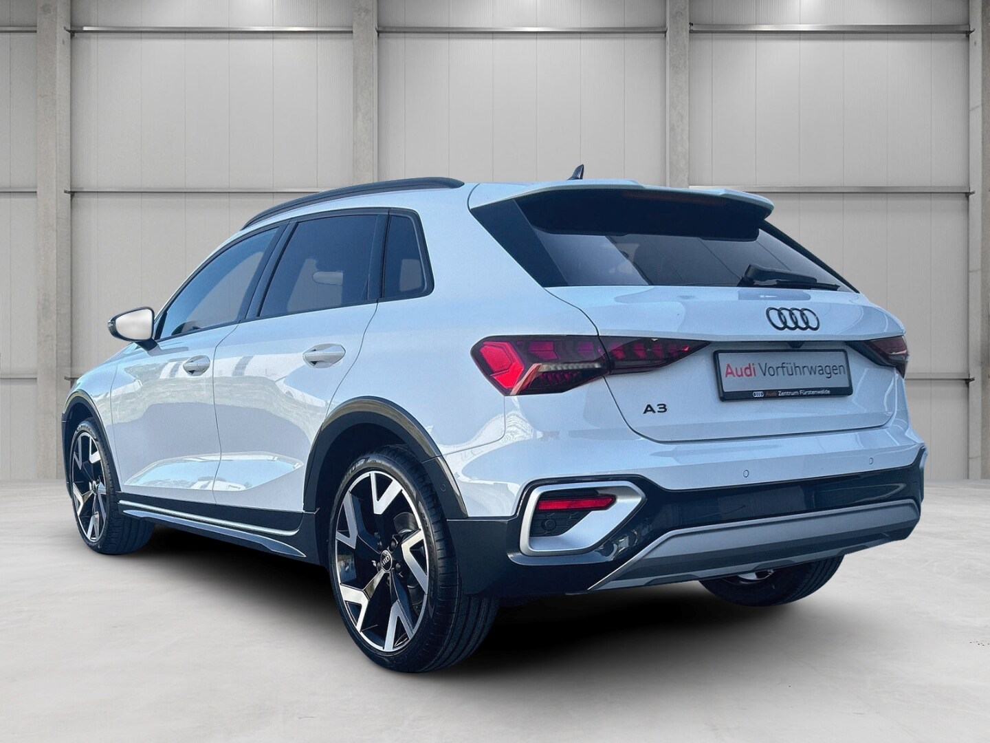 Bild über Audi A3 allstreet 35 TDI S tronic - für weitere Informationen kontaktieren Sie den Audi Partner