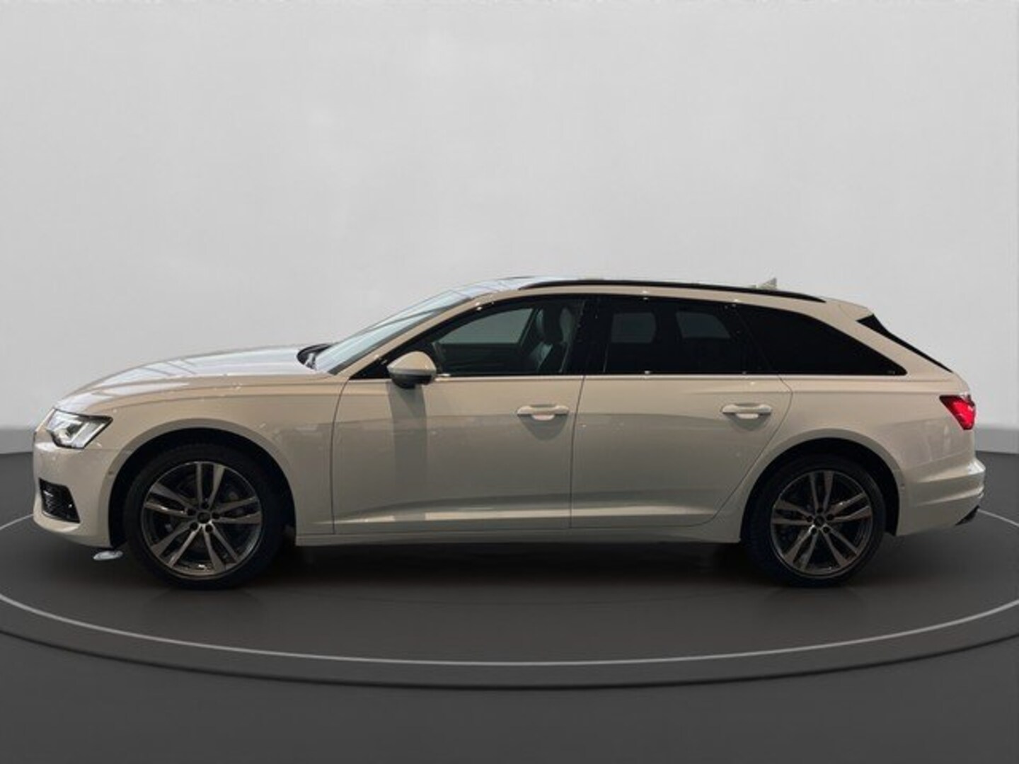 Bild über Audi A6 Avant advanced 45 TDI quattro S tronic - für weitere Informationen kontaktieren Sie den Audi Partner