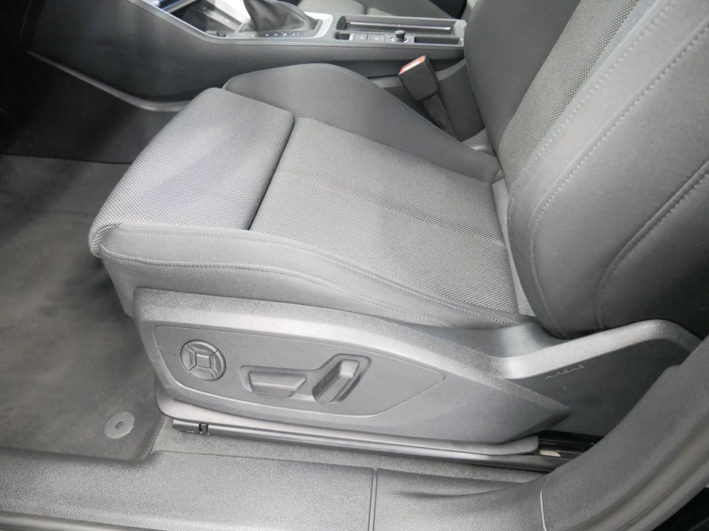 Bild über Audi Q3 TFSI 110 kW S tronic - für weitere Informationen kontaktieren Sie den Audi Partner