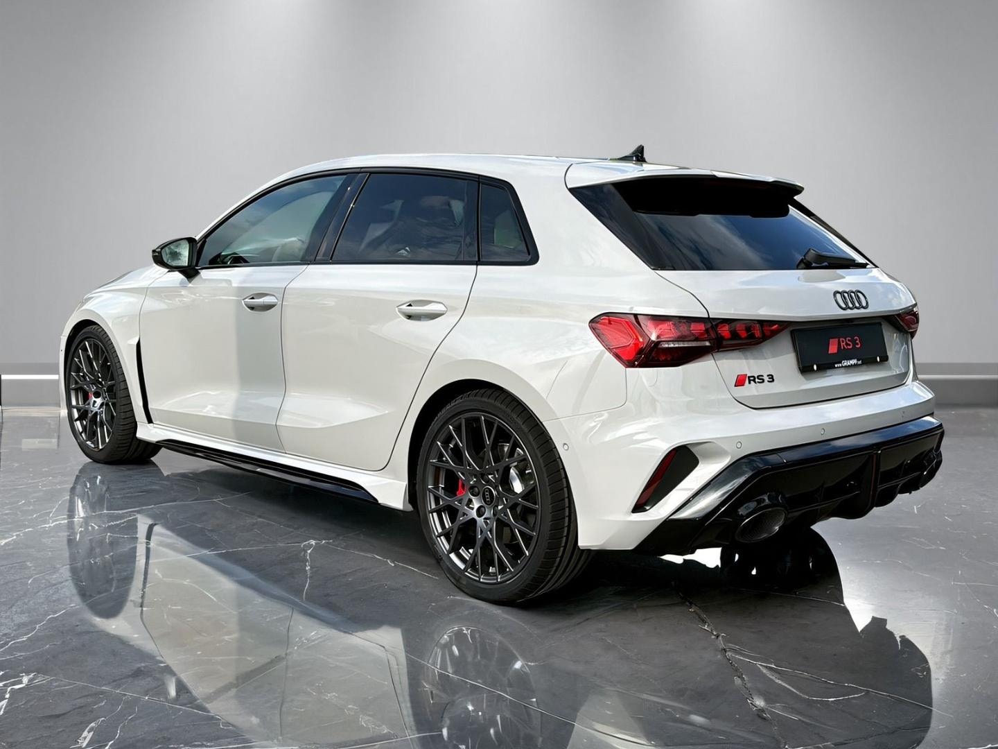 Bild über Audi RS 3 Sportback TFSI quattro 294 kW S tronic - für weitere Informationen kontaktieren Sie den Audi Partner