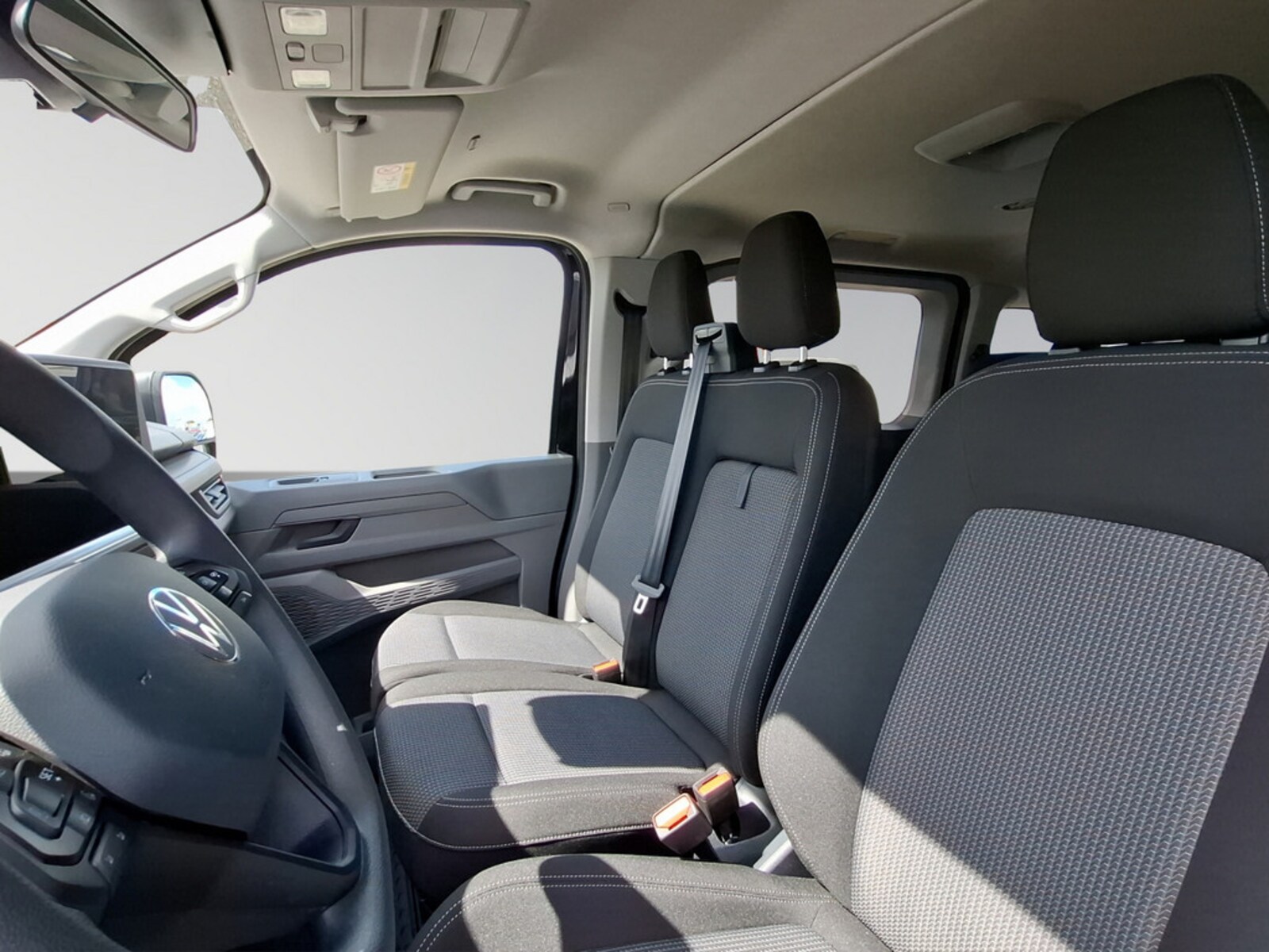 Volkswagen Transporter Kombi langer Radstand – Bild 11