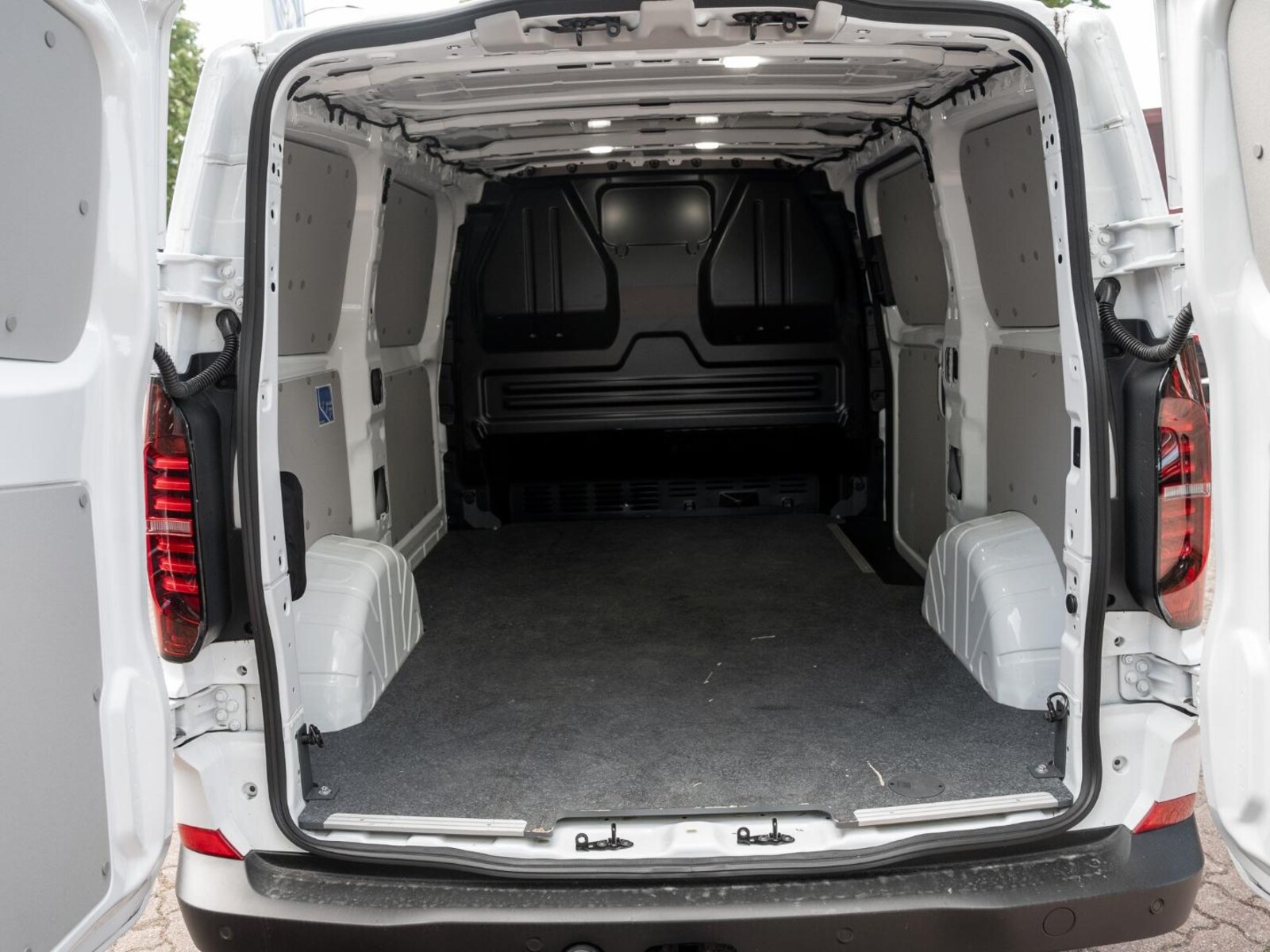 Volkswagen Transporter Kasten kurzer Radstand – Bild 29