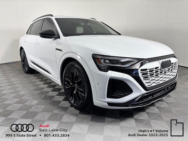 Photo of 2024 Audi Q8 e-tron 
