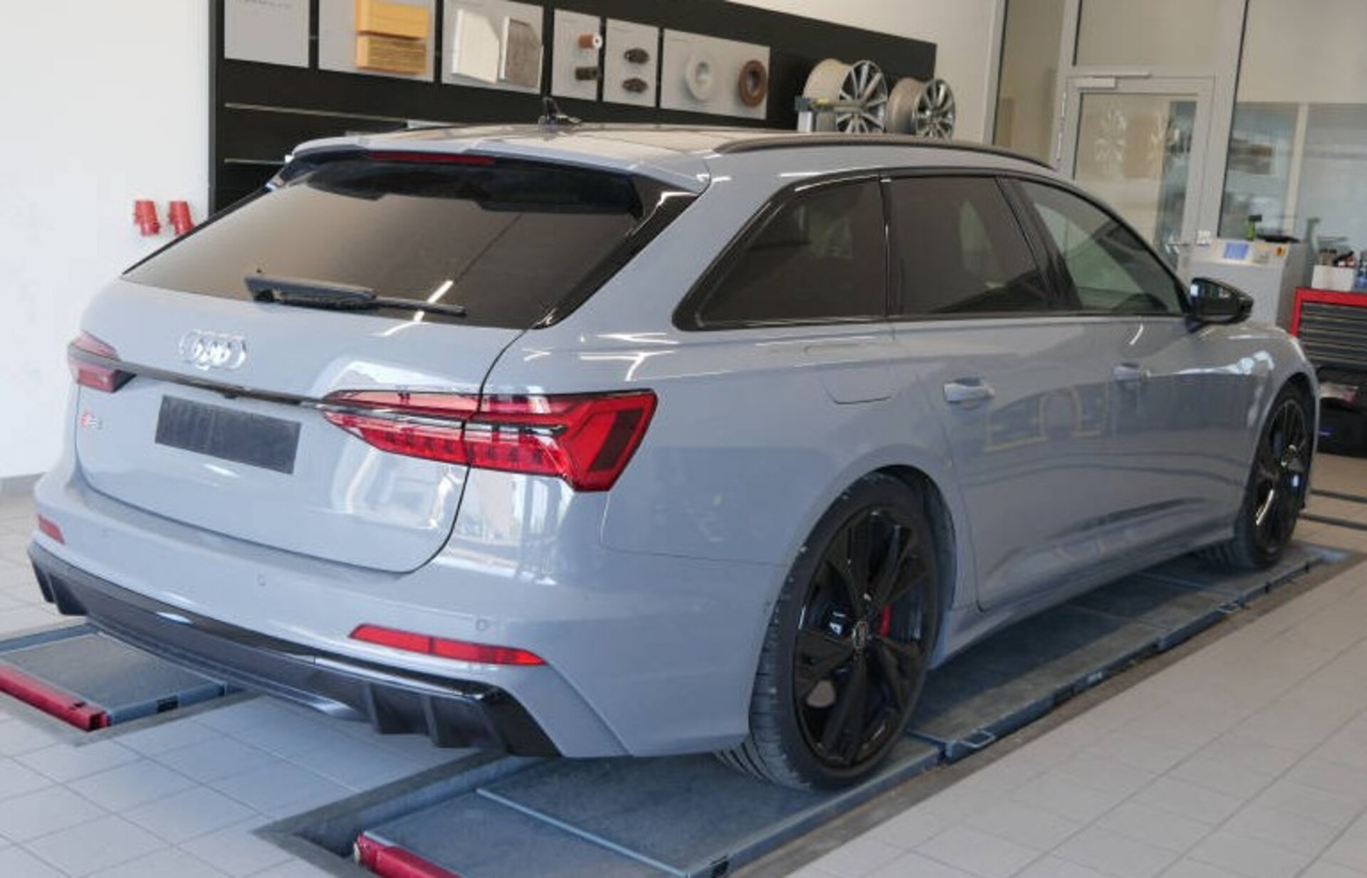 Audi S6 Avant