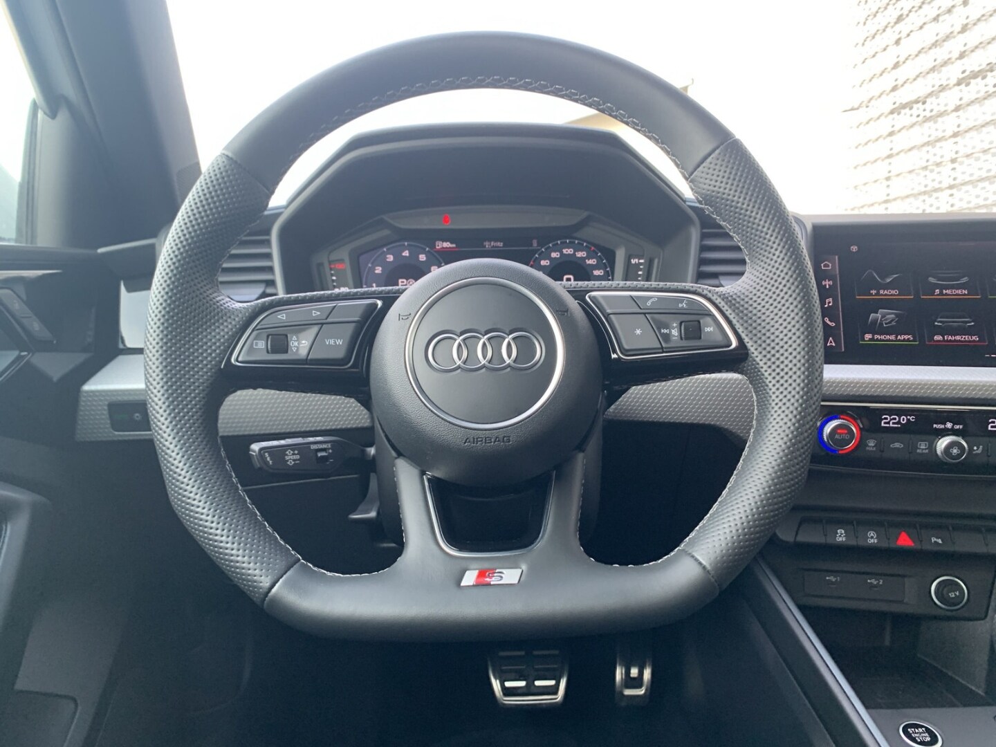 Bild über Audi A1 Sportback S line 35 TFSI S tronic - für weitere Informationen kontaktieren Sie den Audi Partner