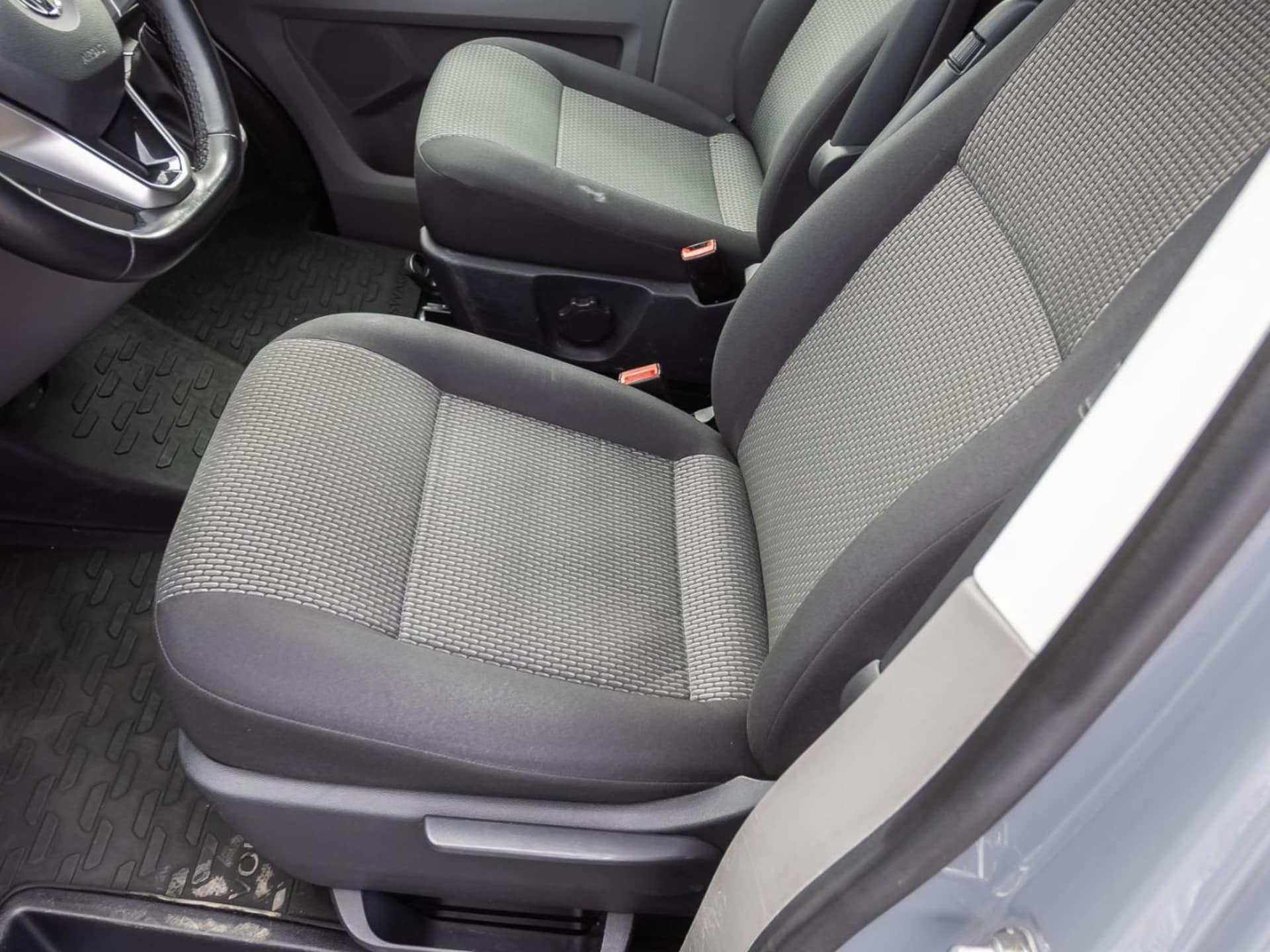 Volkswagen T6.1 Transporter Kombi langer Radstand