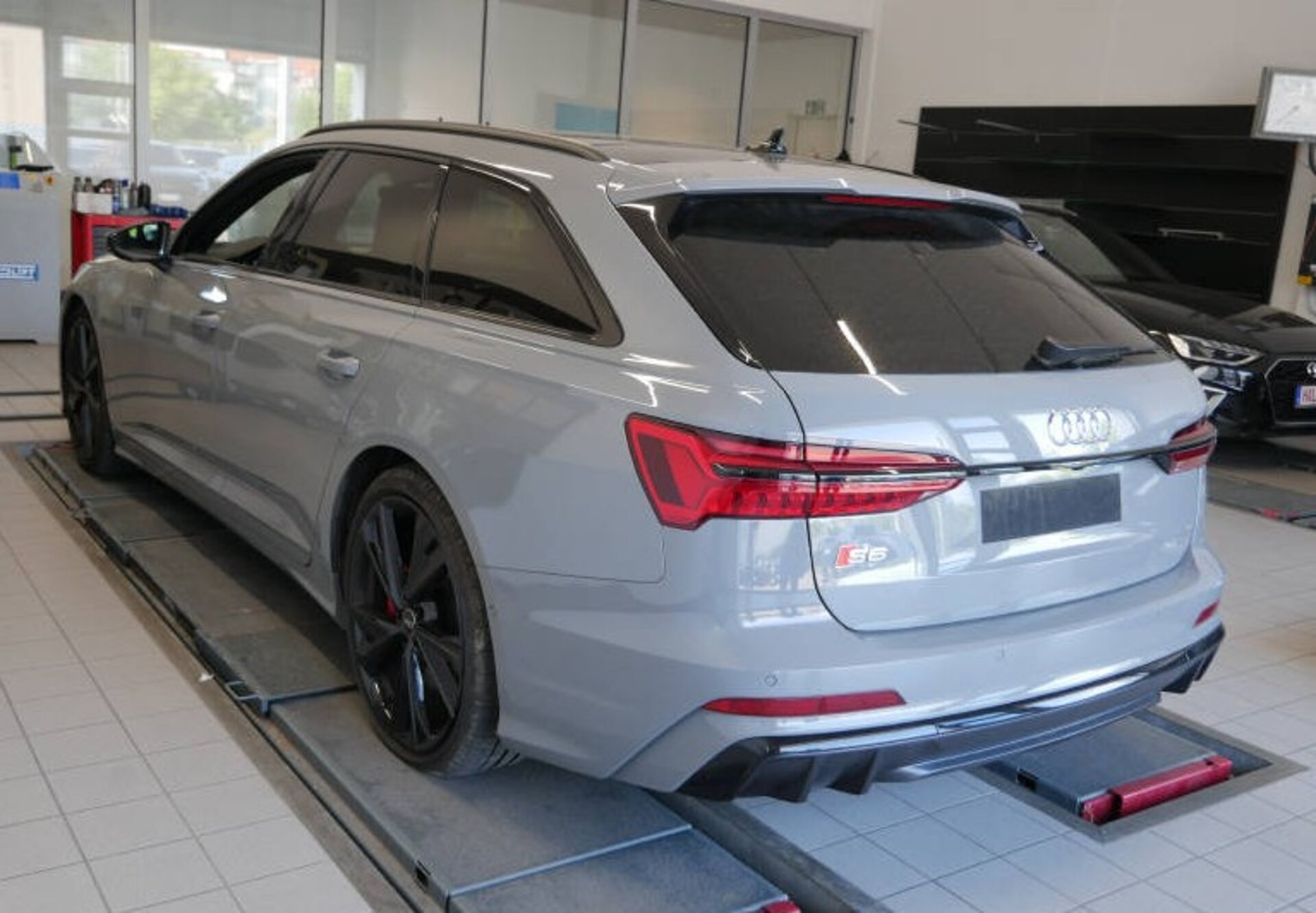 Audi S6 Avant
