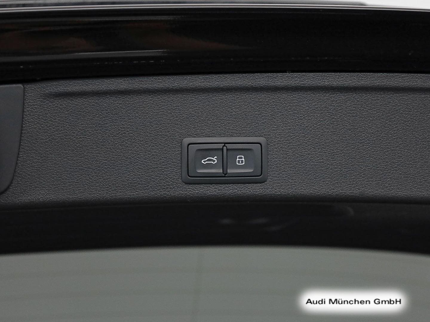 Bild über Audi A4 Avant S line 40 TFSI S tronic - für weitere Informationen kontaktieren Sie den Audi Partner