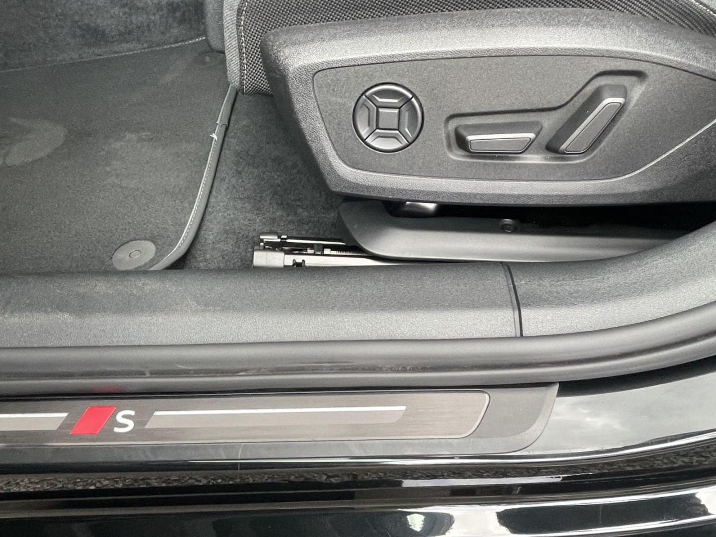 Bild über Audi A5 Avant TDI quattro 150 kW S tronic - für weitere Informationen kontaktieren Sie den Audi Partner