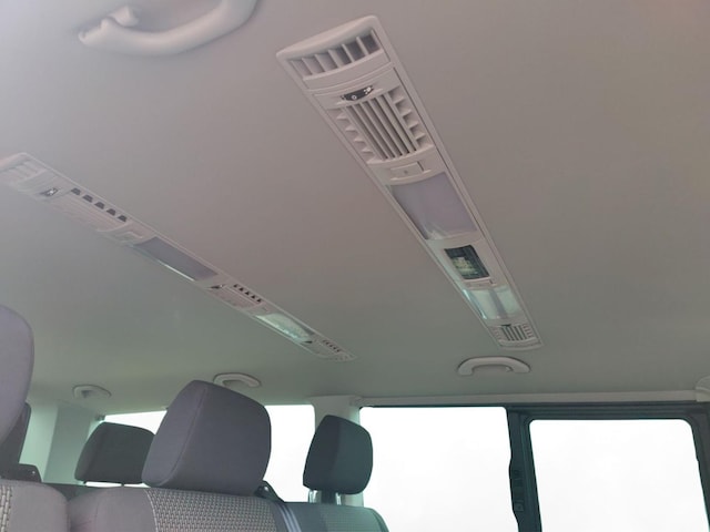 Volkswagen T6.1 Caravelle larger