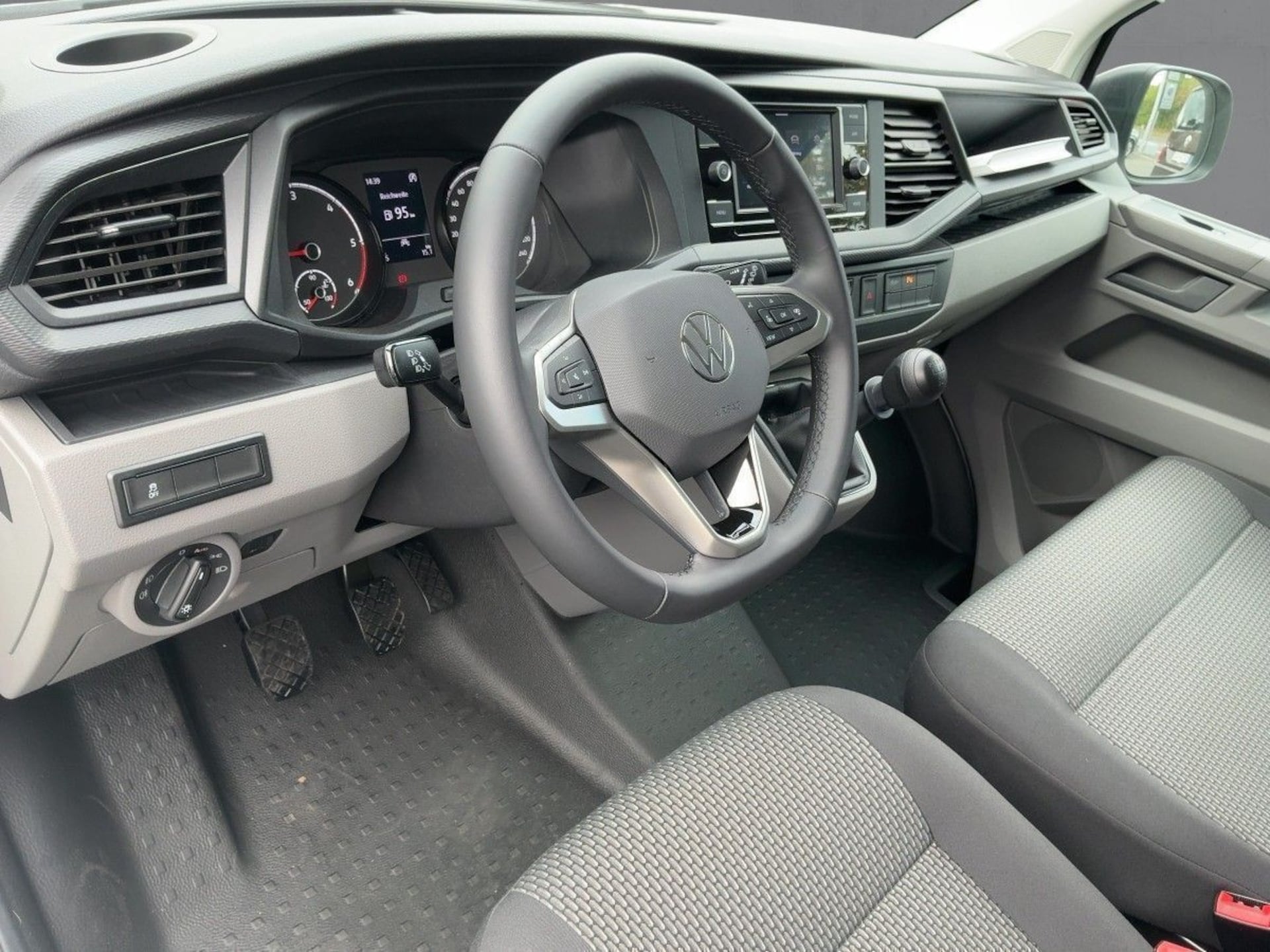 Volkswagen T6.1 Transporter Kasten langer Radstand