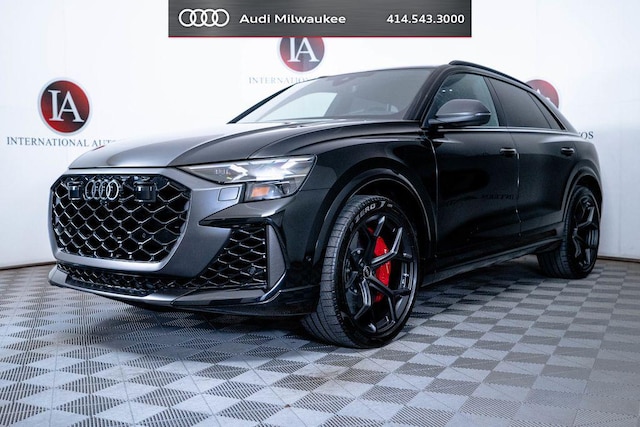 2025 Audi RS Q8 SUV performance