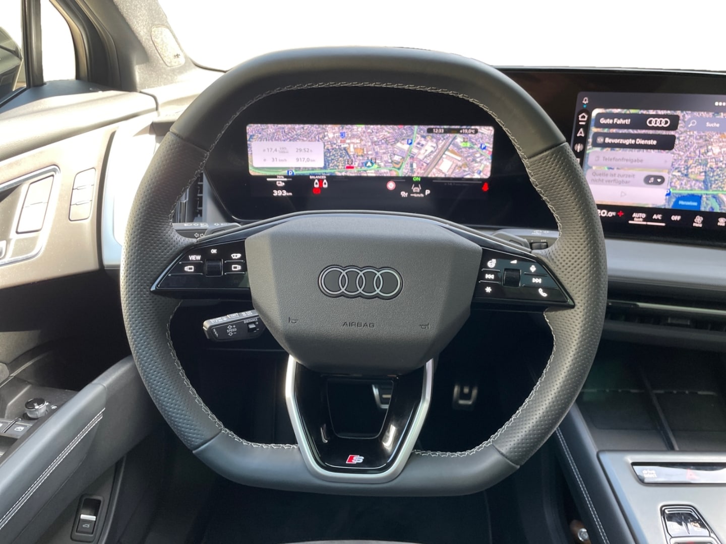 Bild über Audi Q4 Sportback e-tron e-tron quattro 220 kW - für weitere Informationen kontaktieren Sie den Audi Partner