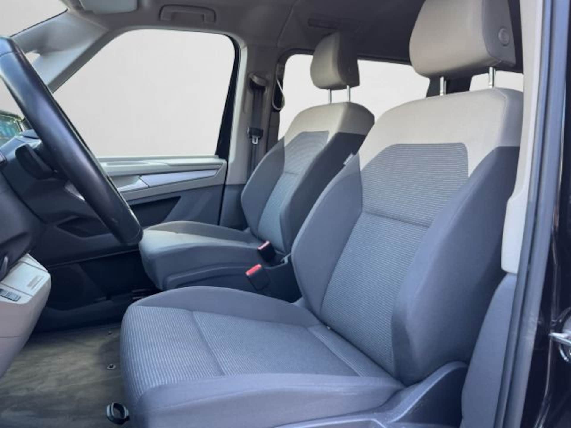 Volkswagen Multivan Langversion Basis-Modell