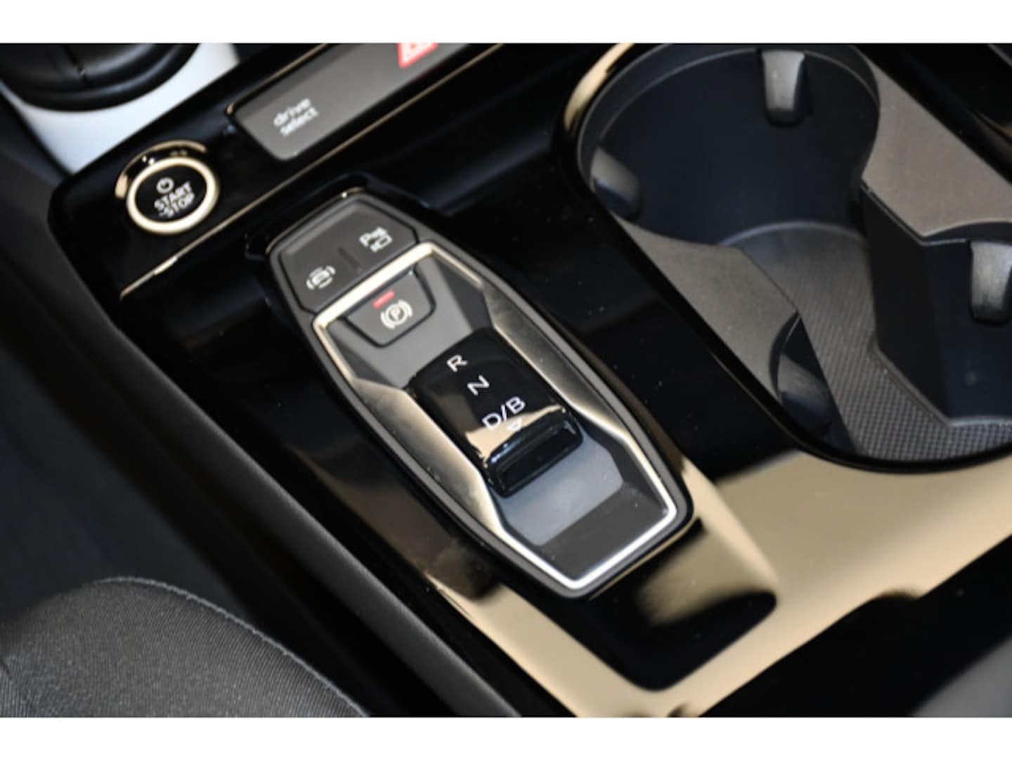 Bild über Audi A6 Sportback e-tron e-tron quattro - für weitere Informationen kontaktieren Sie den Audi Partner