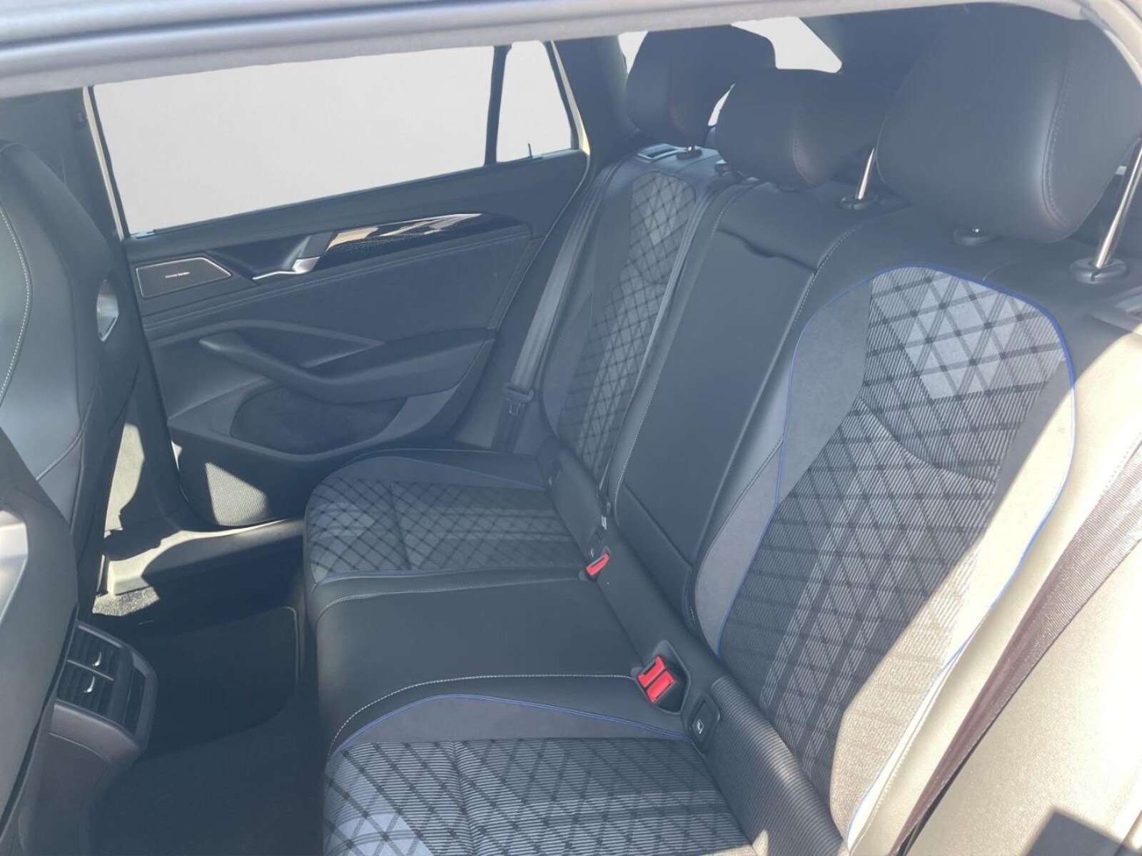 Volkswagen Passat – Bild 14