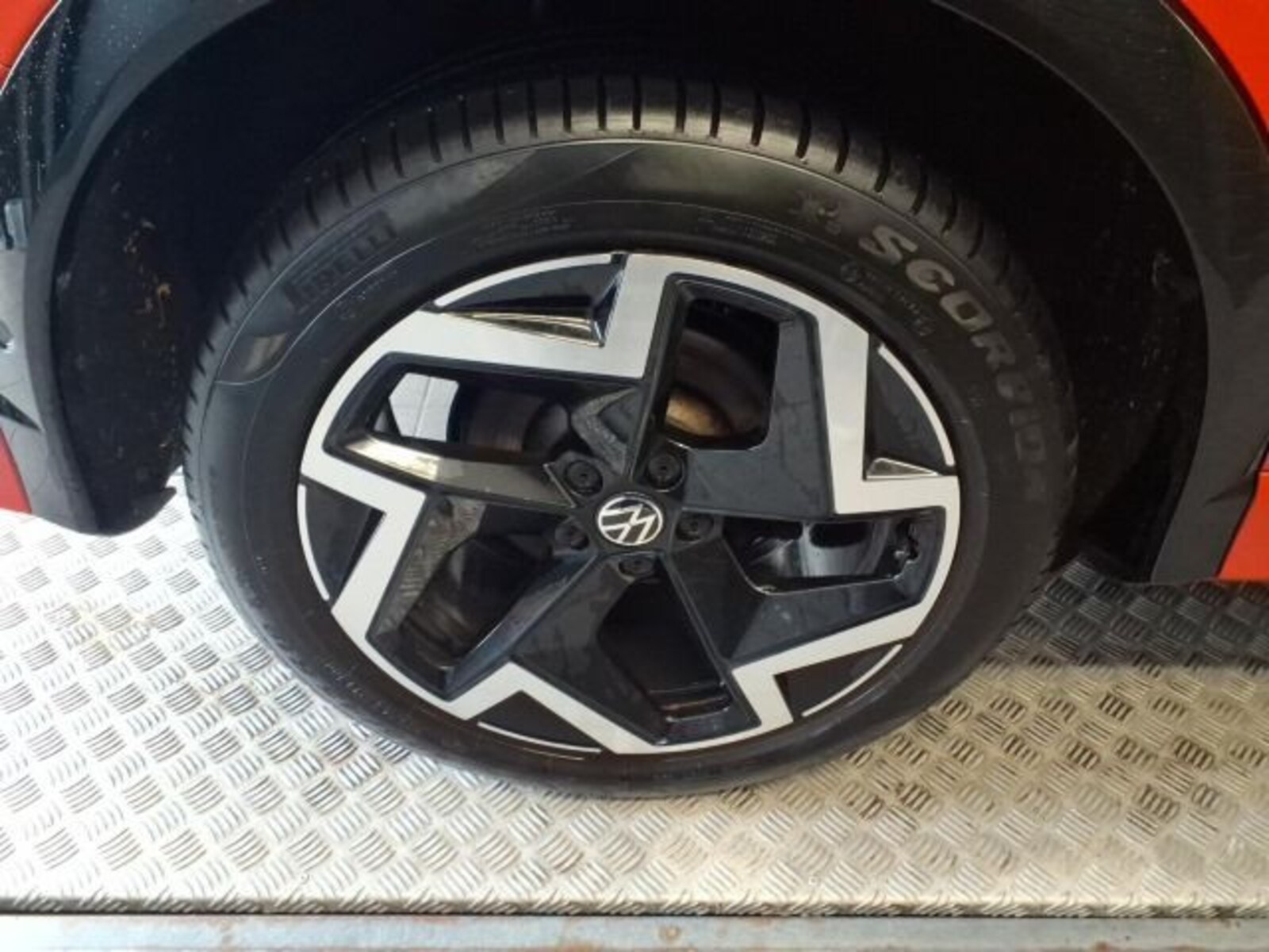 Volkswagen Tiguan – Bild 8