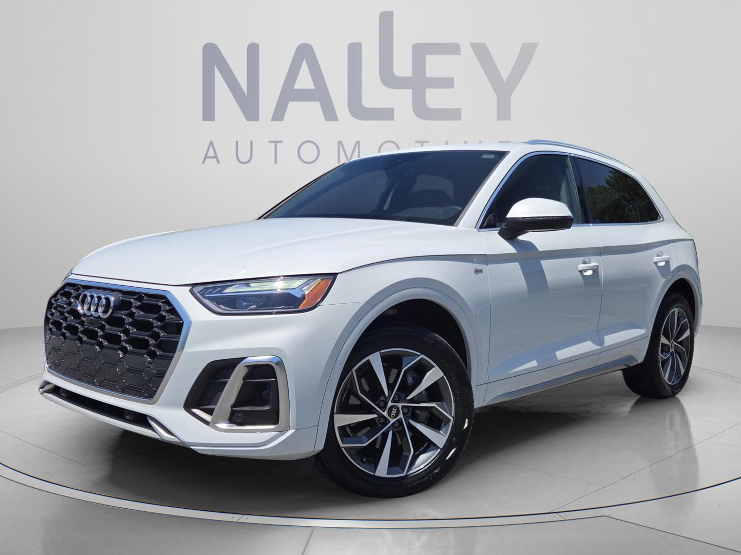 2023 Audi Q5 45 Premium Plus's photo